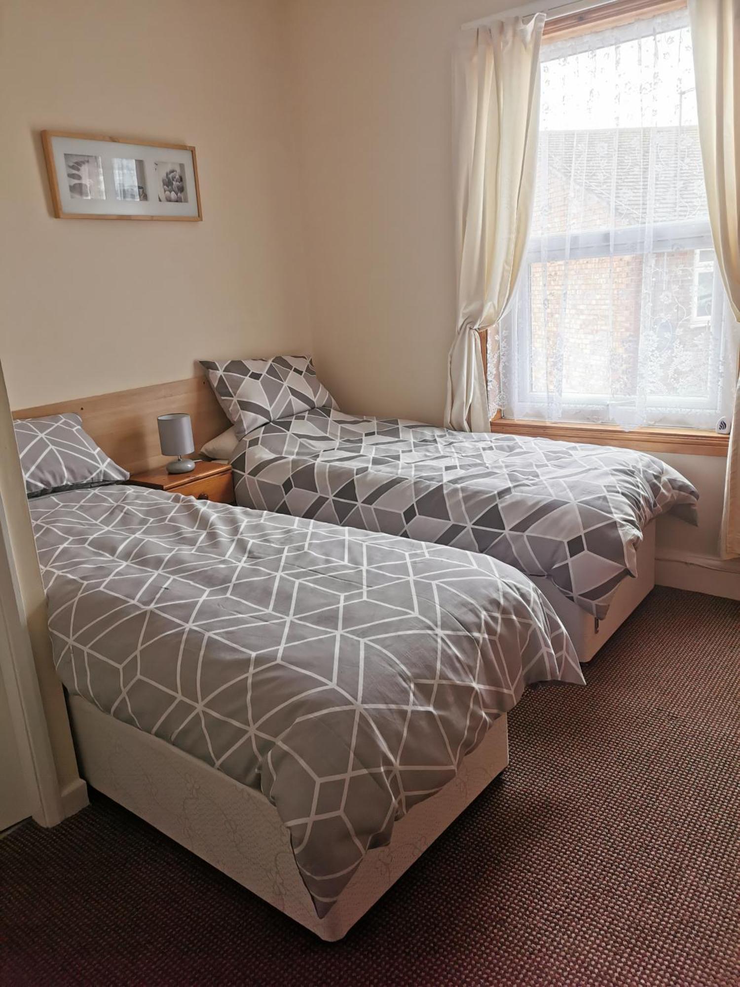Leeds House Guest House Бринлингтон Экстерьер фото