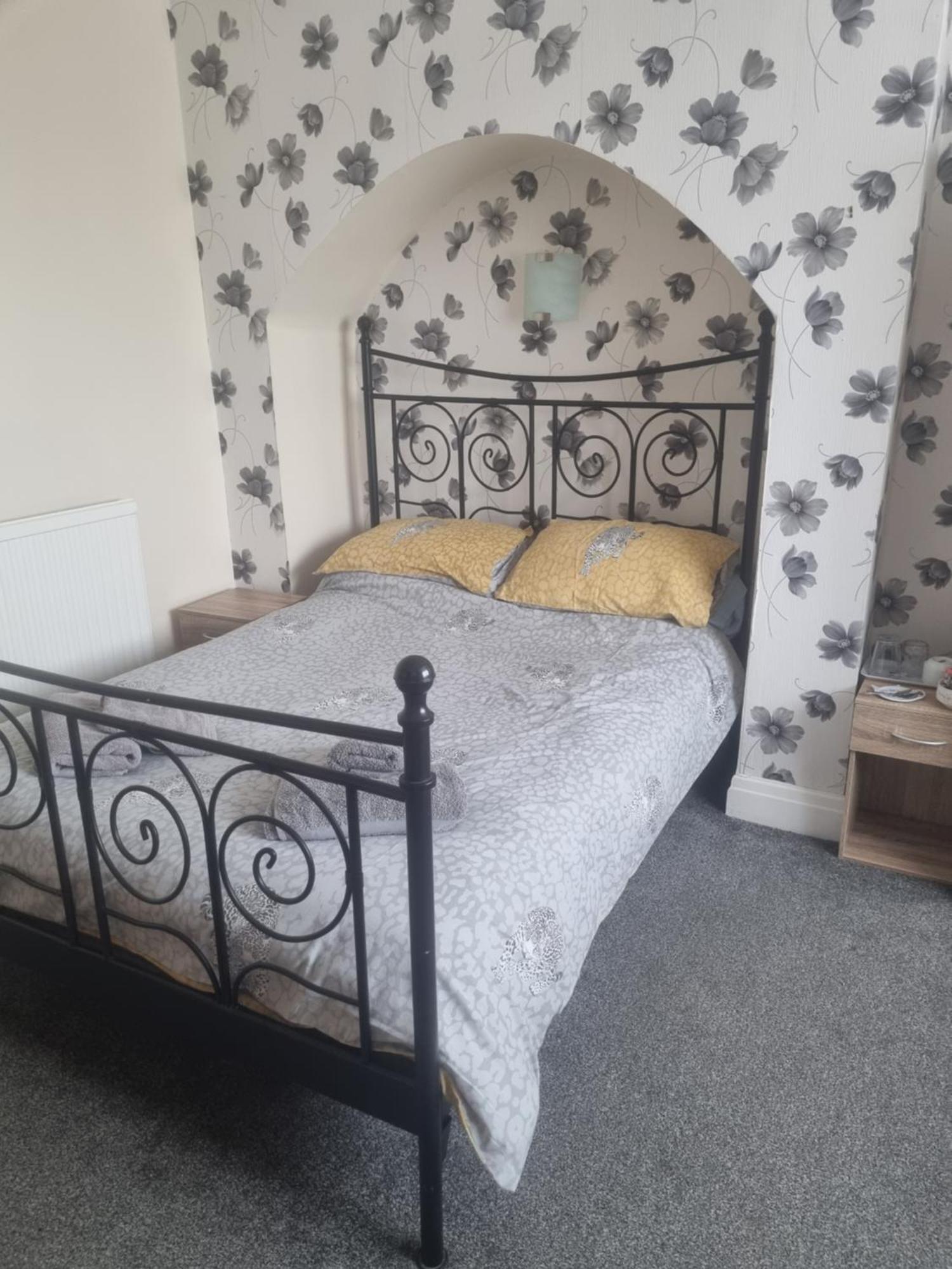 Leeds House Guest House Бринлингтон Экстерьер фото